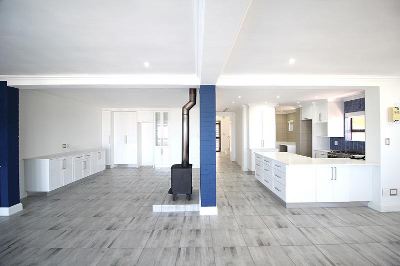 8 Bedroom Property for Sale in Reebok Western Cape